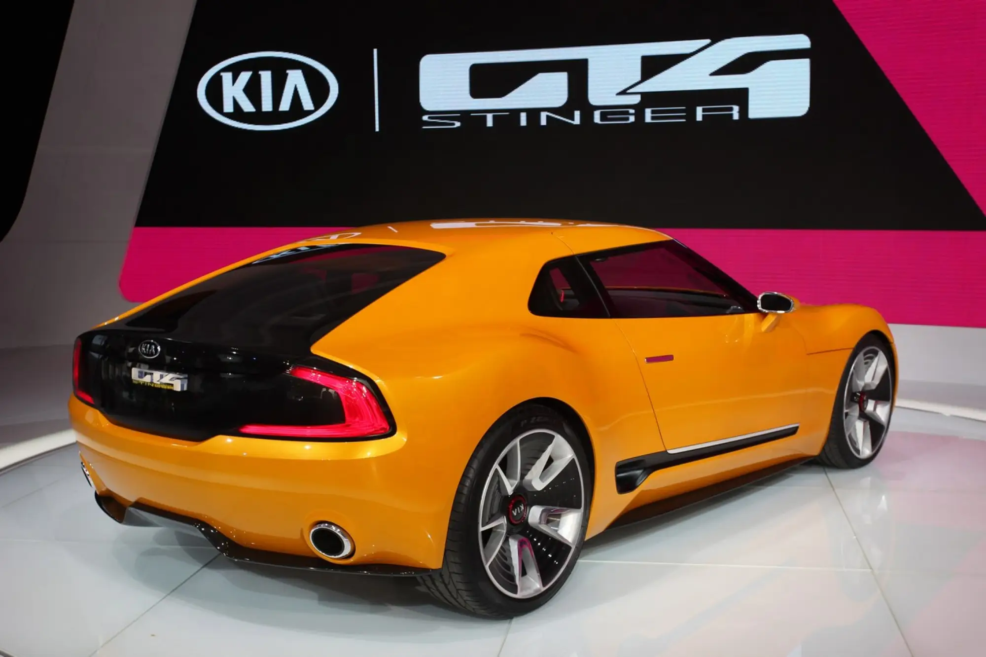 KIA GT4 Stinger Concept - Salone di Detroit 2014 - 16