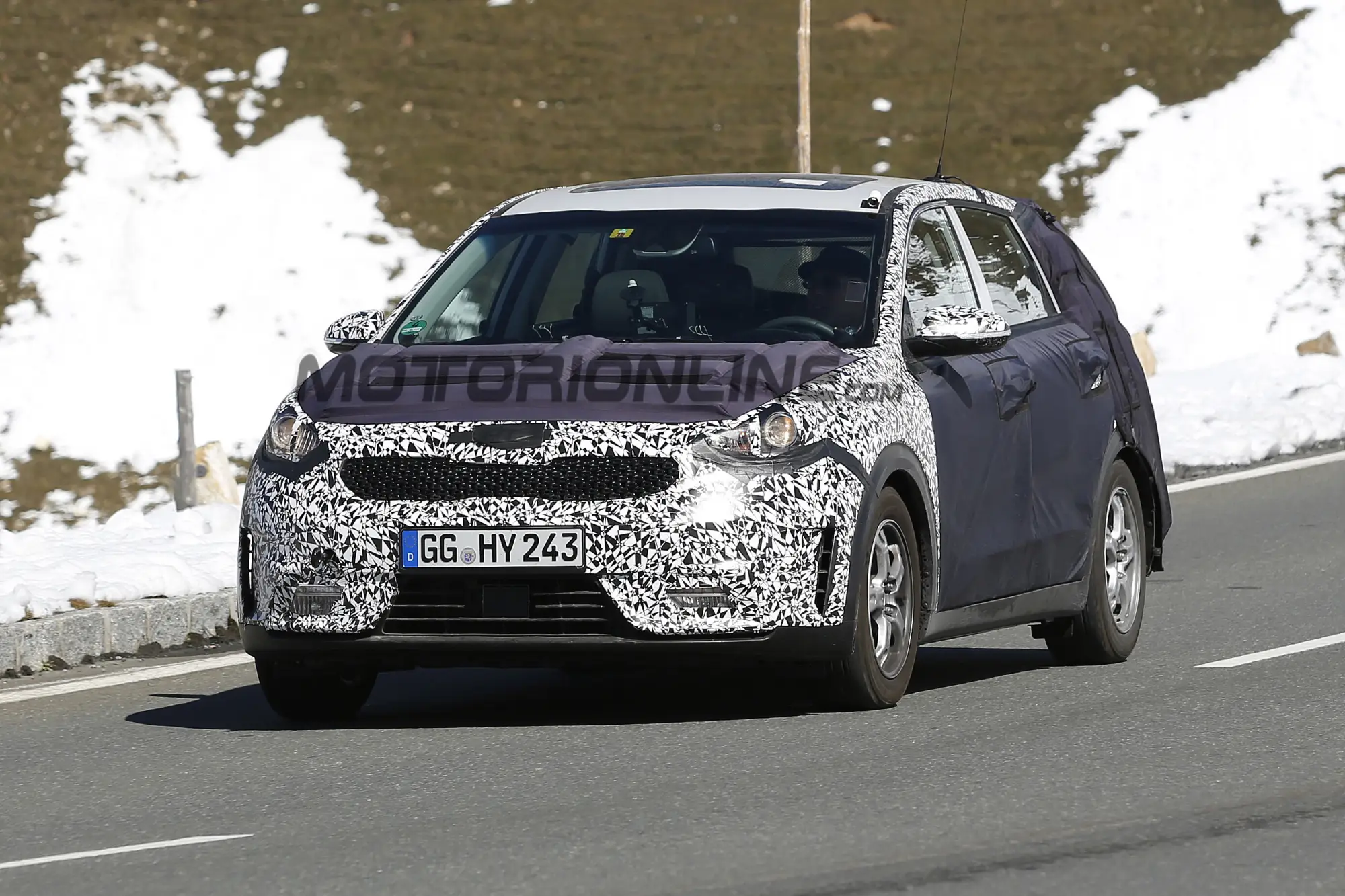 Kia Niro - Foto spia 02-10-2015 - 2