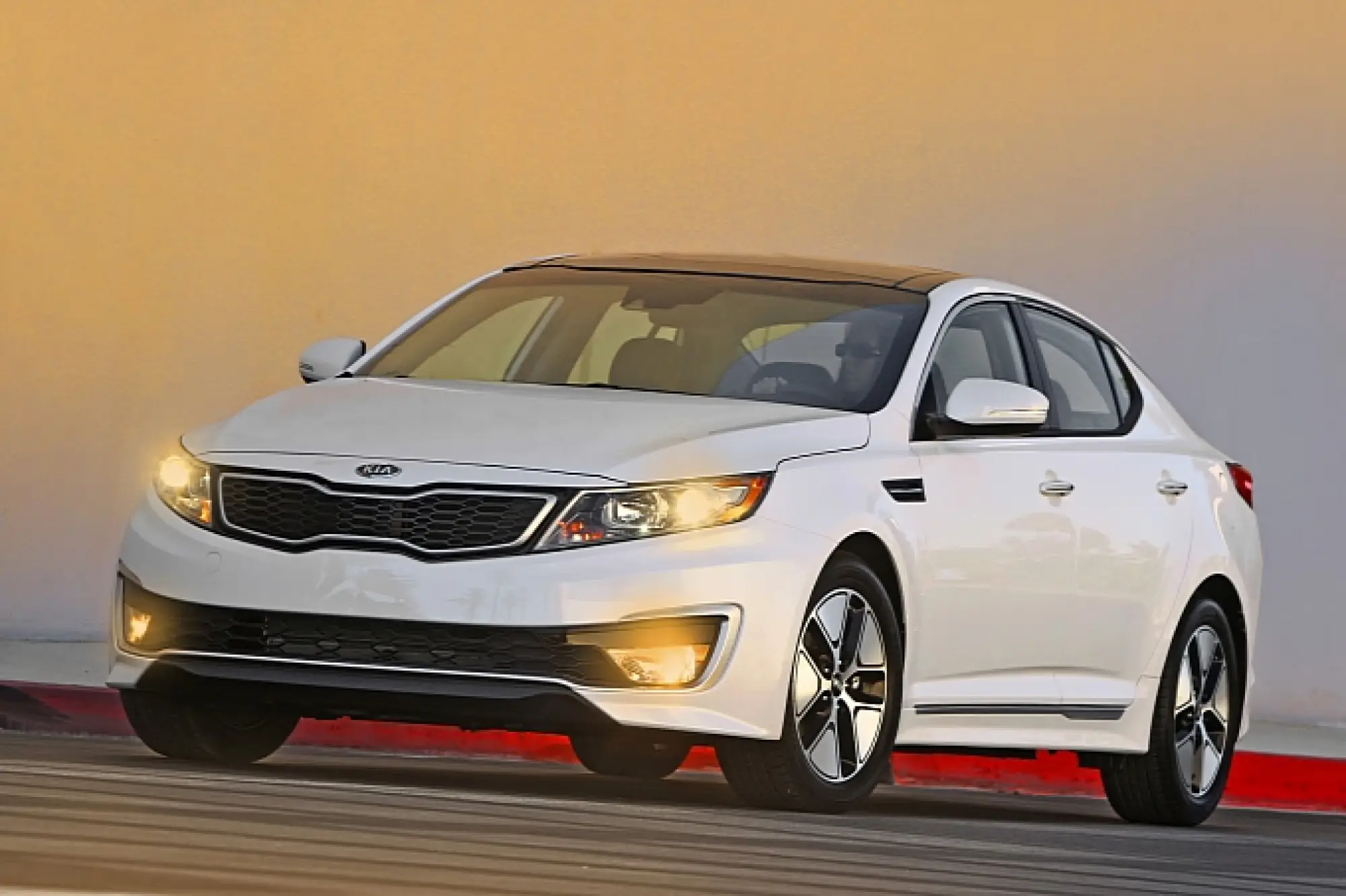 Kia Optima Hybrid - 11