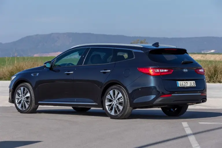 Kia Optima Sportswagon - 1