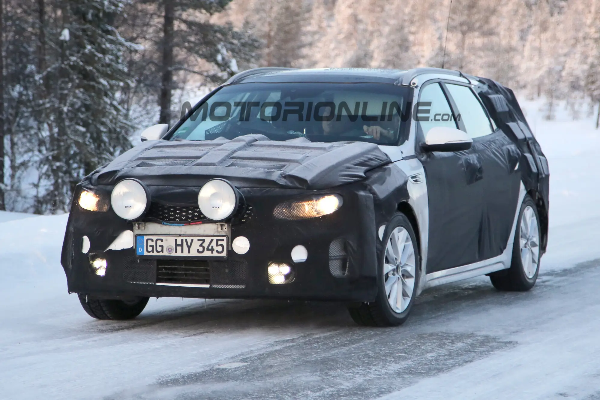 Kia Optima Sportwagon - Foto spia 21-01-2016 - 1