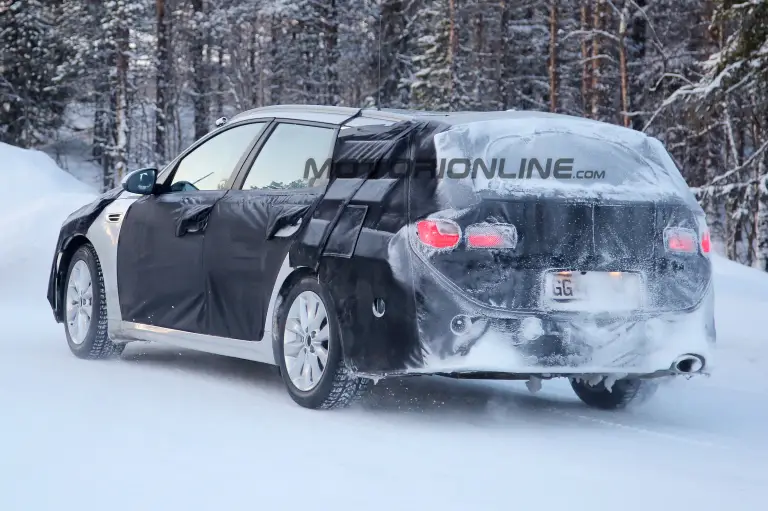 Kia Optima Sportwagon - Foto spia 21-01-2016 - 7