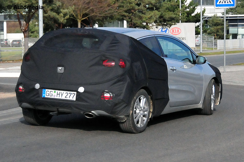 Kia Pro Ceed 2016 - Foto spia 13-02-2015