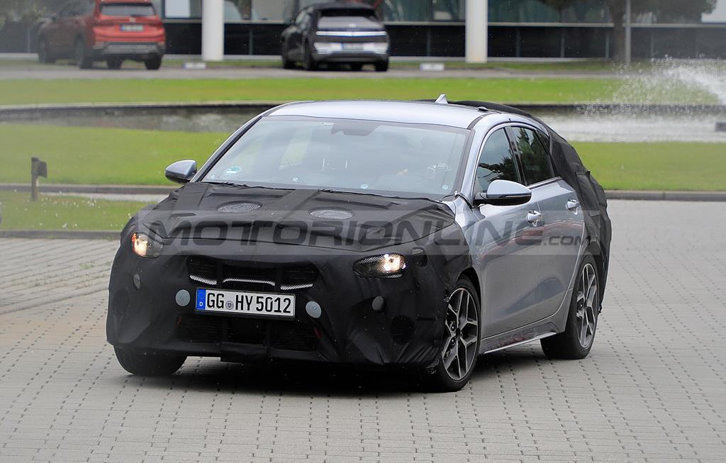 Kia ProCeed 2022 - Foto spia 03-06-2021