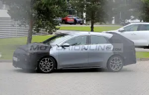 Kia ProCeed 2022 - Foto spia 03-06-2021