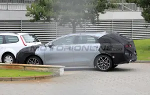 Kia ProCeed 2022 - Foto spia 03-06-2021 - 5