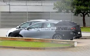 Kia ProCeed 2022 - Foto spia 03-06-2021