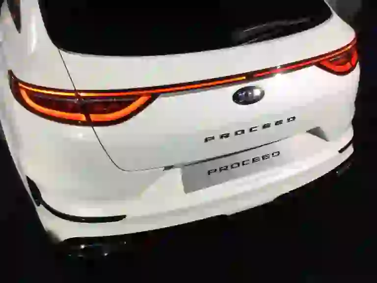 KIA Proceed MY 2019 - 11