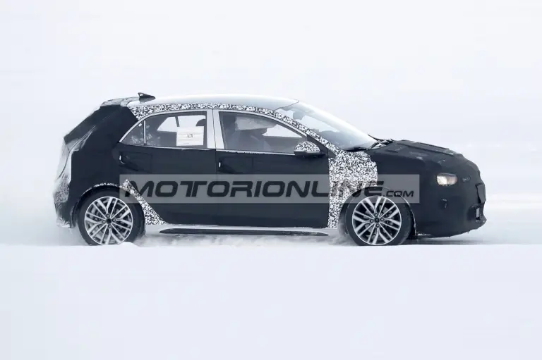 Kia Rio 2021 - Foto spia 17-2-2020 - 8