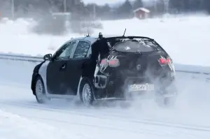 KIA Rio - foto spia (gennaio 2016) - 6