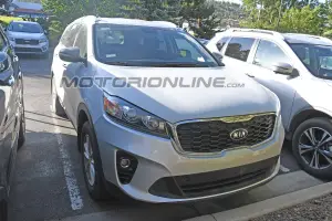 Kia Sorento Diesel foto spia 16 luglio 2018