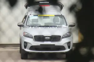 Kia Sorento Diesel foto spia 16 luglio 2018