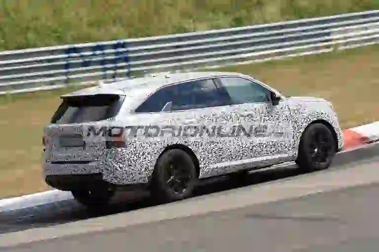 Kia Sorento - Foto spia 5-7-2019 - 6