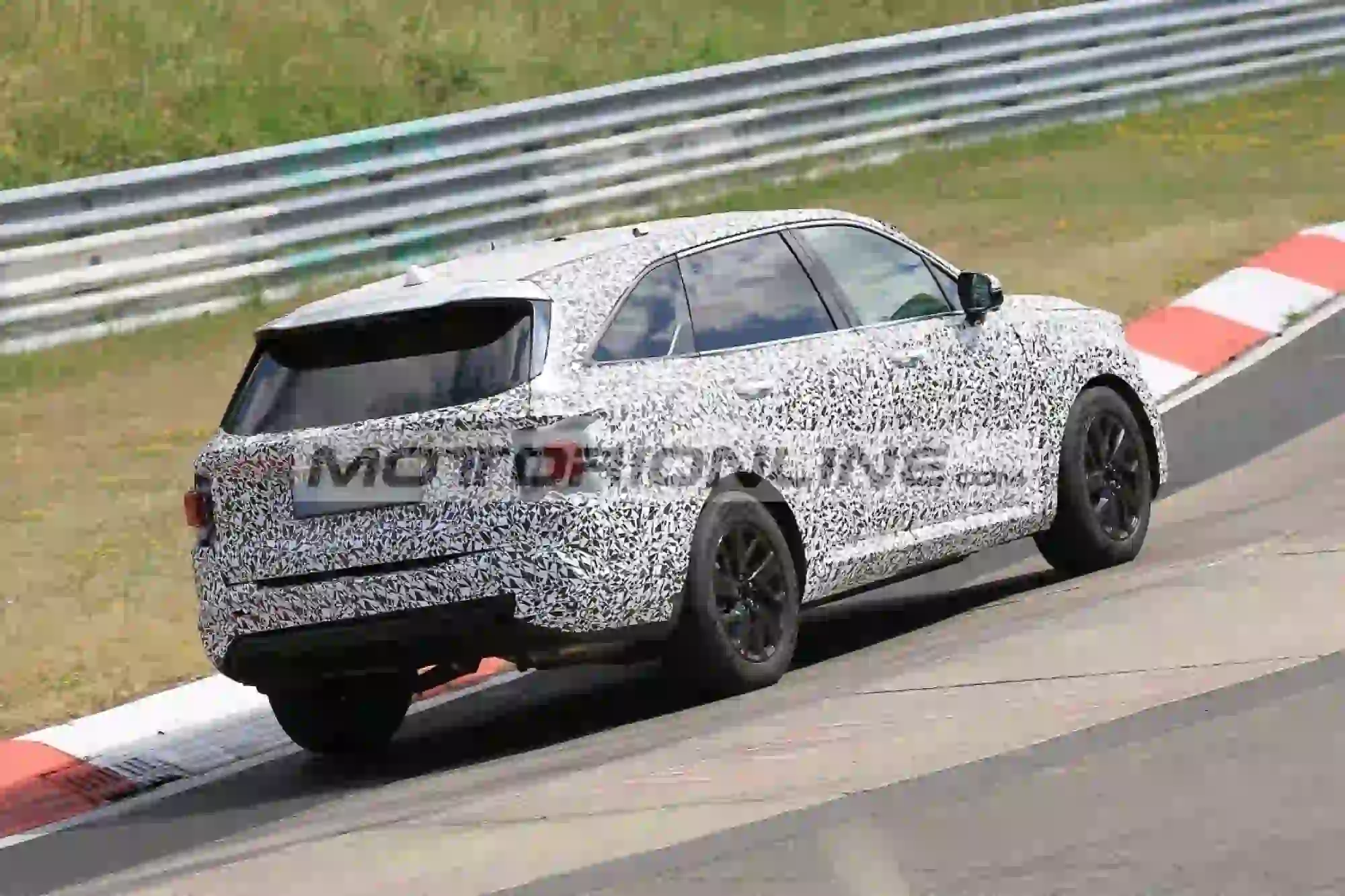 Kia Sorento - Foto spia 5-7-2019 - 7