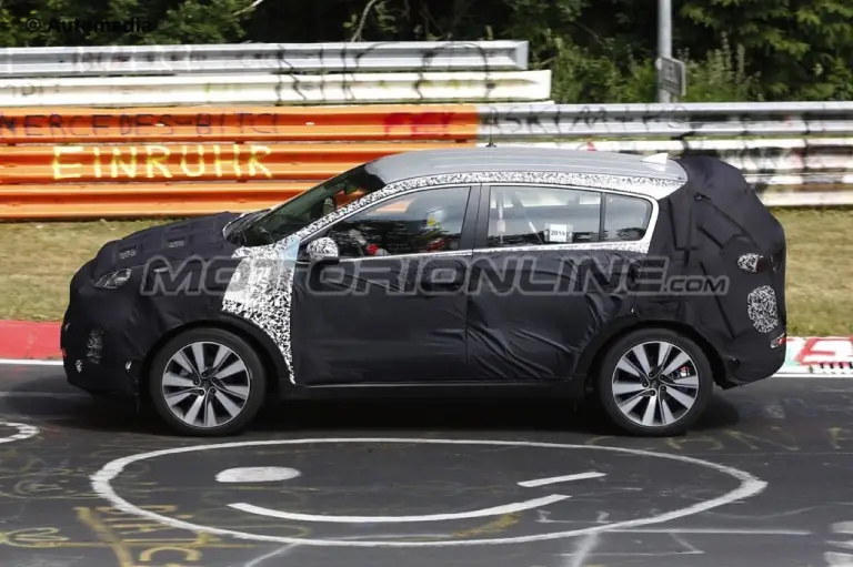 Kia Sportage MY 2016 - Foto spia 18-06-2015  - 4