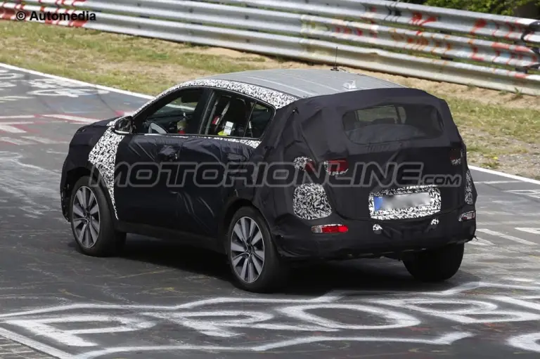 Kia Sportage MY 2016 - Foto spia 18-06-2015  - 6