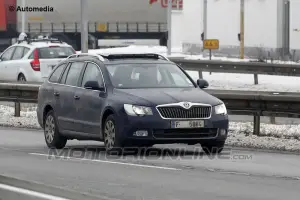 Kia Superb berlina e station wagon facelift 2013 - Foto spia 24-01-2013