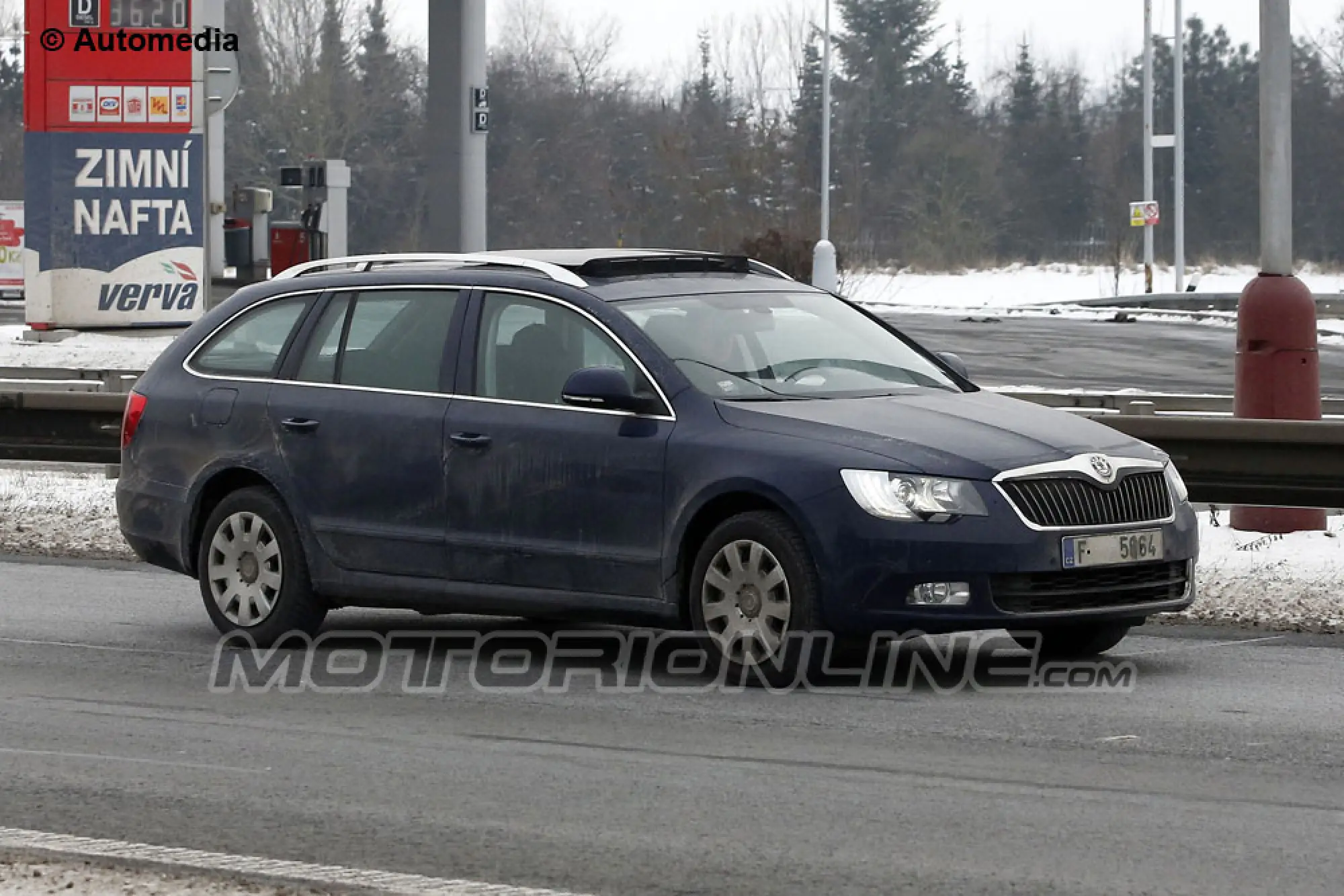 Kia Superb berlina e station wagon facelift 2013 - Foto spia 24-01-2013 - 2