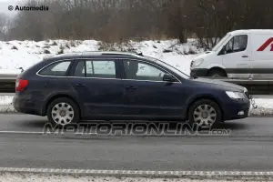 Kia Superb berlina e station wagon facelift 2013 - Foto spia 24-01-2013