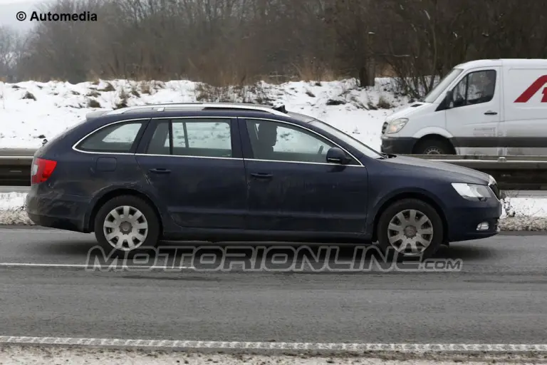 Kia Superb berlina e station wagon facelift 2013 - Foto spia 24-01-2013 - 3