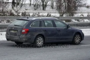 Kia Superb berlina e station wagon facelift 2013 - Foto spia 24-01-2013 - 4