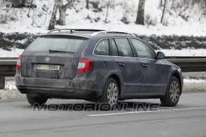 Kia Superb berlina e station wagon facelift 2013 - Foto spia 24-01-2013