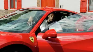 Kobe Bryant in visita alla Ferrari