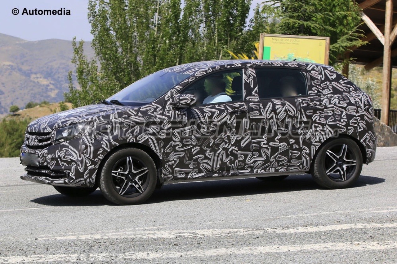 Lada Vesta e XRAY - Foto spia 03-07-2015