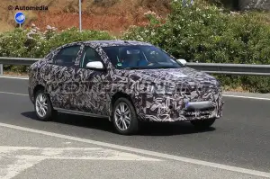 Lada Vesta e XRAY - Foto spia 03-07-2015