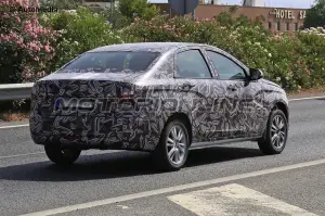 Lada Vesta e XRAY - Foto spia 03-07-2015