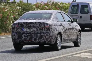 Lada Vesta e XRAY - Foto spia 03-07-2015