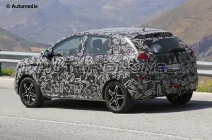 Lada Vesta e XRAY - Foto spia 03-07-2015