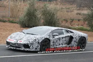 Lamborghini Aventador foto spia - 1