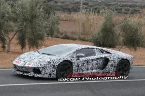 Lamborghini Aventador foto spia - 4