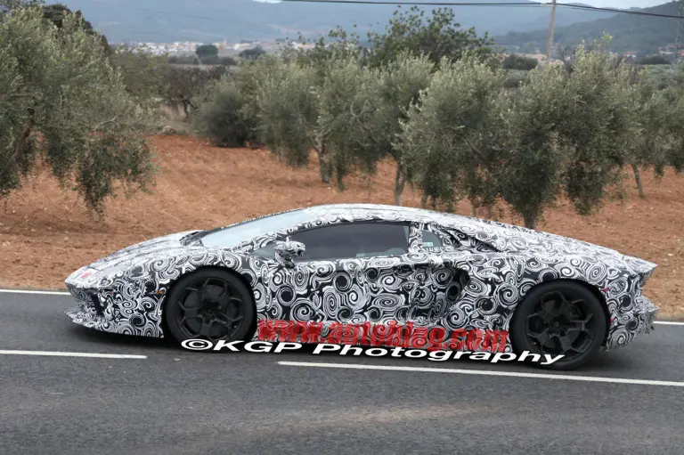 Lamborghini Aventador foto spia - 8