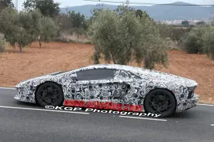 Lamborghini Aventador foto spia - 9