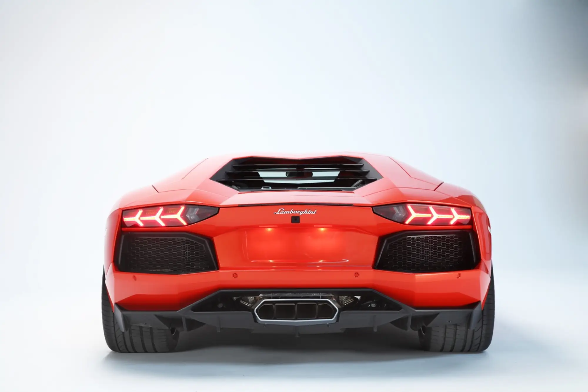 Lamborghini Aventador LP 700-4 foto ufficiali da Ginevra 2011 - 4