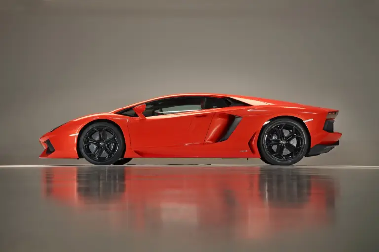 Lamborghini Aventador LP 700-4 foto ufficiali da Ginevra 2011 - 6