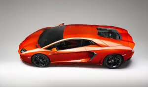 Lamborghini Aventador LP 700-4 foto ufficiali da Ginevra 2011