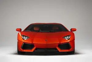 Lamborghini Aventador LP 700-4 foto ufficiali da Ginevra 2011