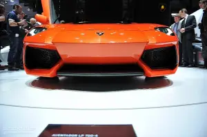 Lamborghini Aventador LP 700-4 foto ufficiali da Ginevra 2011