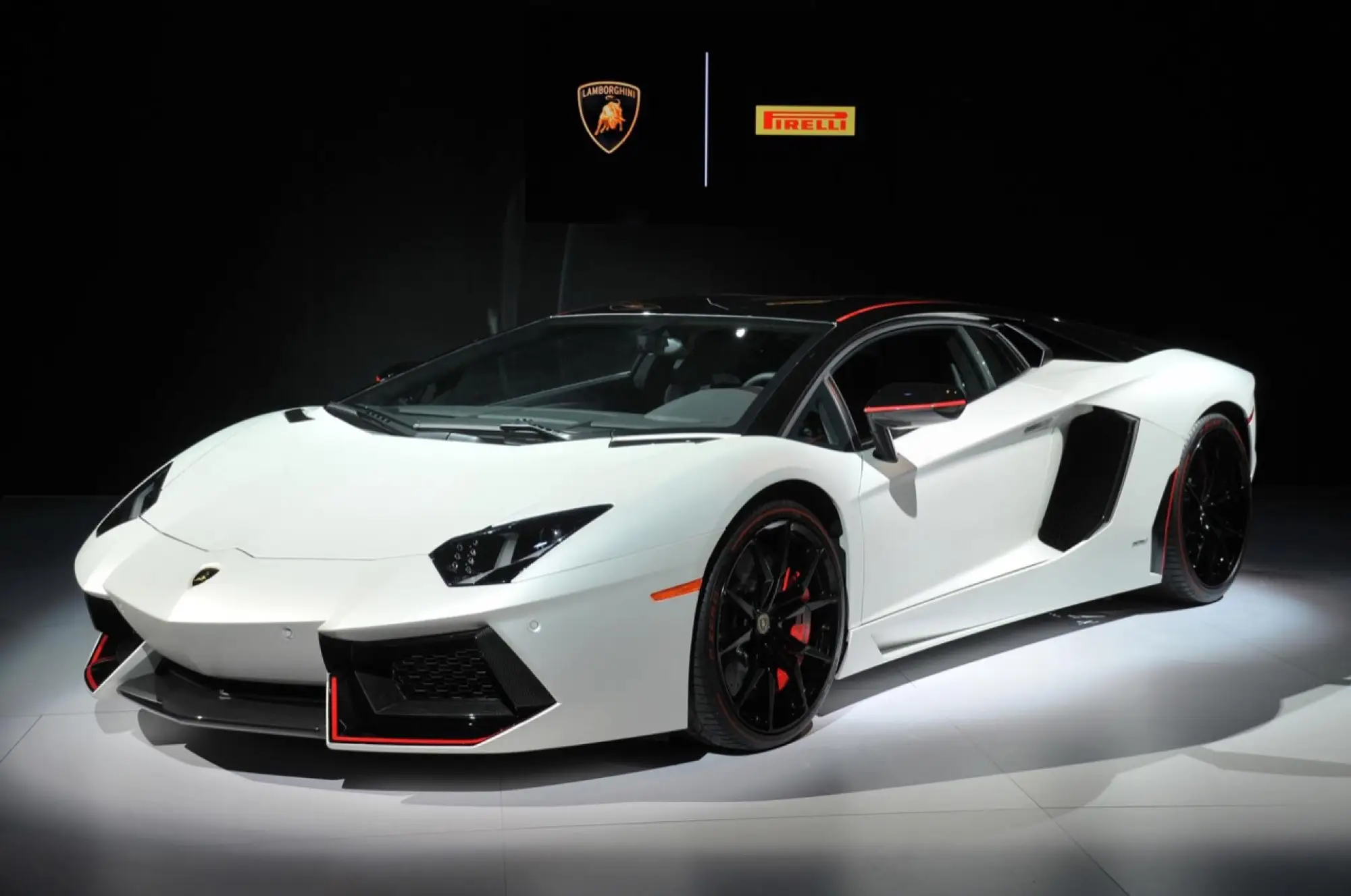 Lamborghini Aventador LP 700-4 Pirelli Edition - Salone di New York 2015 - 7