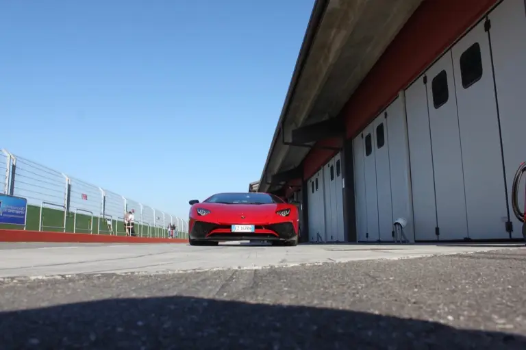 Lamborghini Aventador LP 750-4 SV - Test drive - 2