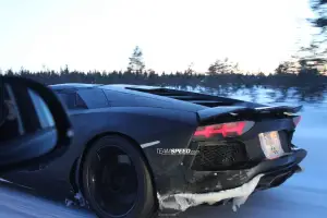 Lamborghini Aventador LP700-4 Roadster - Foto spia 28-02-2012 - 2