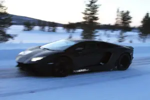 Lamborghini Aventador LP700-4 Roadster - Foto spia 28-02-2012 - 3