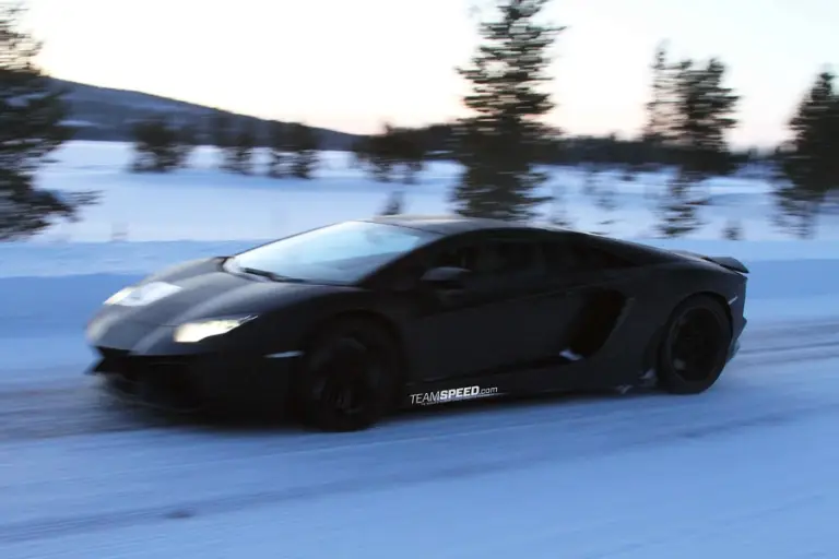 Lamborghini Aventador LP700-4 Roadster - Foto spia 28-02-2012 - 3