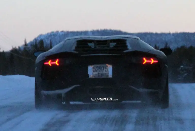 Lamborghini Aventador LP700-4 Roadster - Foto spia 28-02-2012 - 7