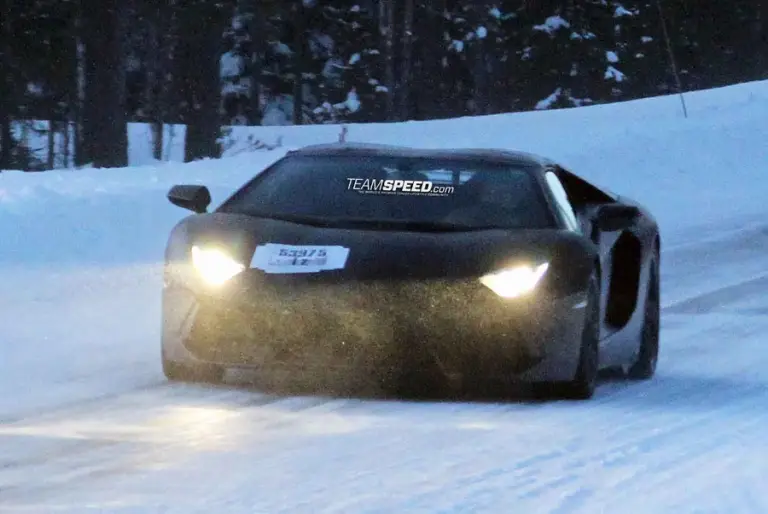 Lamborghini Aventador LP700-4 Roadster - Foto spia 28-02-2012 - 9