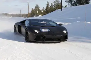 Lamborghini Aventador LP700-4 Roadster - Foto spia 28-02-2012 - 16