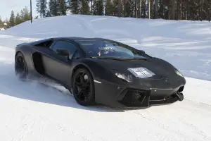 Lamborghini Aventador LP700-4 Roadster - Foto spia 28-02-2012 - 17